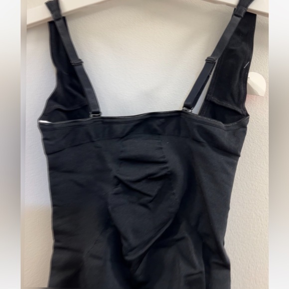 15. Assets by Spanx Remarkable Results Shaping Open-Bust Panty Bodysuit - Picture 10 of 13